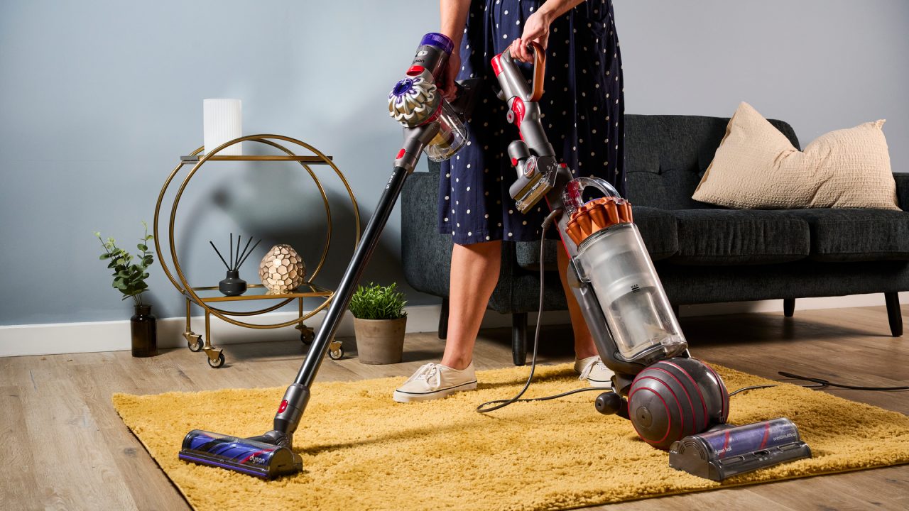 ตัดสินใจไม่ได้ว่าจะเลือกเครื่องดูดฝุ่น Dyson รุ่นไหนดีใช่ไหม? นี่คือรุ่นที่แนะนำสำหรับ 5 กรณีการใช้งานที่แตกต่างกัน