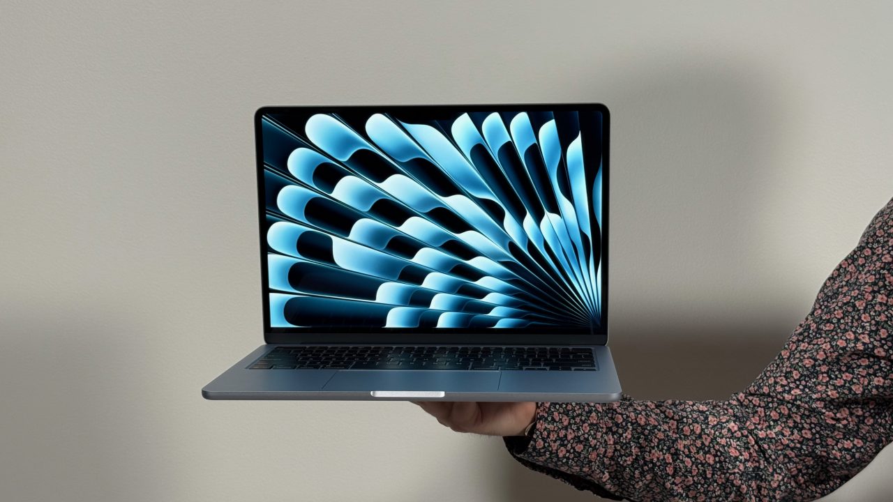 Apple คิดถูกแล้วที่ถอดโฆษณา ‘Convince your Parents to Get you a Mac’ ที่ชวนให้กระอักกระอ่วน แปลก และไม่จำเป็นออกไป