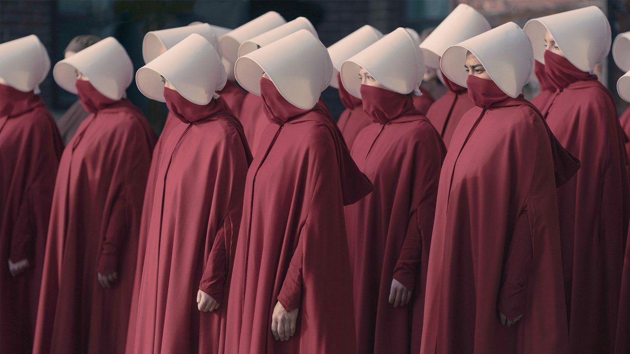 The Testaments: ทุกสิ่งที่เราควรรู้เกี่ยวกับซีรีส์ภาคต่อ The Handmaid’s Tale ทาง Hulu