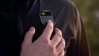 รายงานใหม่เผย Apple เตรียมเปิดตัว AI Pin ภายในปี 2027 ปฏิวัติวงการเทคโนโลยีสวมใส่