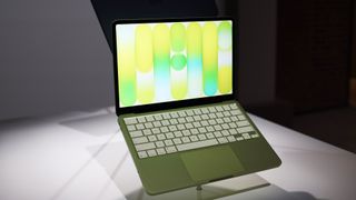 ลือสนั่น! Apple เตรียมอัปเกรด MacBook Neo รุ่นใหม่ มาพร้อม RAM เริ่มต้น 12GB ในปีหน้า