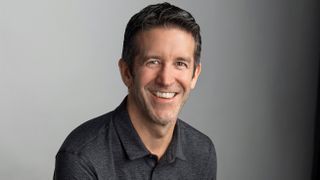 ใครคือ John Ternus? 5 ข้อเท็จจริงที่พิสูจน์ว่าเขาไม่ใช่ Tim Cook 2.0