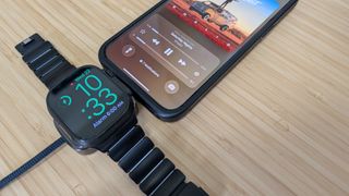 ตอนแรกคิดว่าเป็นแค่ของเล่น—แต่ตอนนี้สายชาร์จ Apple Watch แบบ Universal นี้กลายเป็นของจำเป็นไปแล้ว