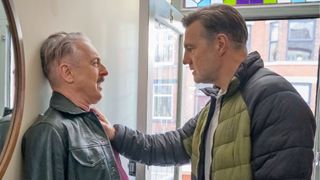 “Tip Toe” ผลงานดราม่าเรื่องใหม่ของ Russell T Davies ทาง Channel 4: จุดบรรจบระหว่าง Queer as Folk และ Years and Years