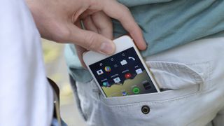 iPhone เตรียมอัปเกรดฟีเจอร์ป้องกันการฉกชิงวิ่งราว ตามรอยฝั่ง Android เพื่อความปลอดภัยขั้นสูงสุด