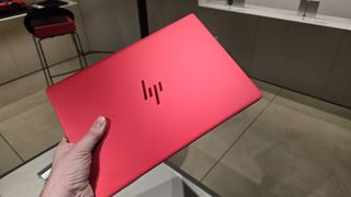 ‘ก้าวข้ามทุกขีดจำกัดการออกแบบ’ — HP จับมือ Ferrari เปิดตัวโน้ตบุ๊กสุดหรูราคา 2 แสนบาท