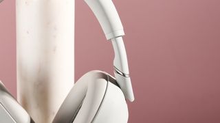 รีวิว Sony WH-1000XM6 หลังใช้งานจริง 1 ปี: ทำไมถึงเป็นหูฟังที่ผมรักที่สุด แม้เทียบกับ Bose หรือ AirPods